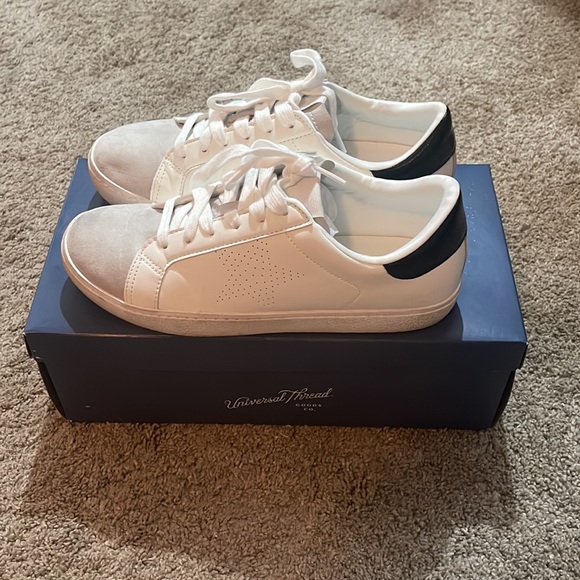 Universal Thread Candace Sneakers - Picture 1 of 7